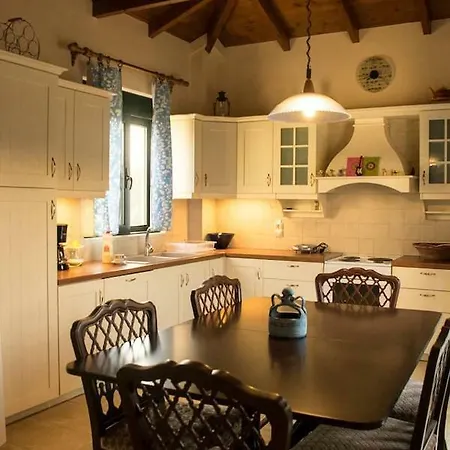 Beautiful Maisonette With Wonderful View To The Sea Appartamento Kalamata