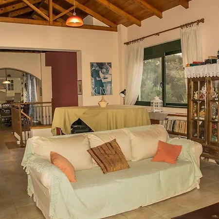 Beautiful Maisonette With Wonderful View To The Sea Appartamento Kalamata